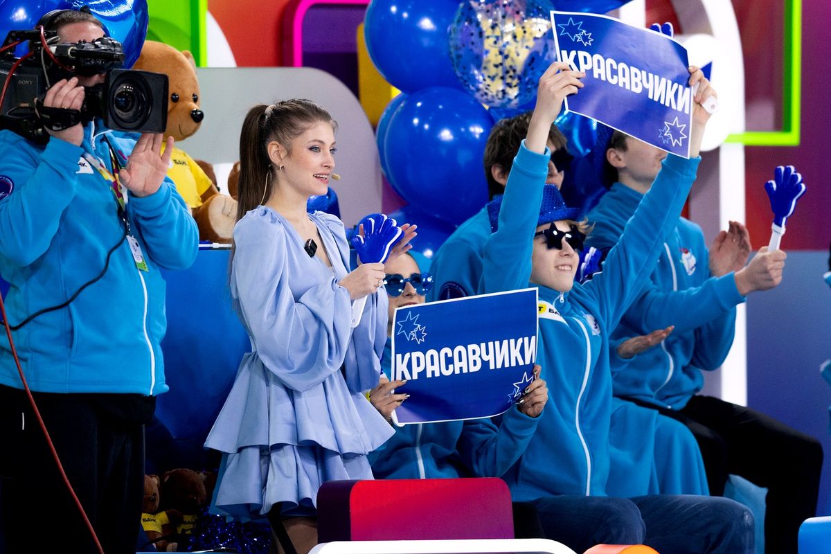 Губки бантиком Щербаковой, синие очки Косторной, Трусова в будоражащем топе. Воссоединение великого трио ТЩК: Фото