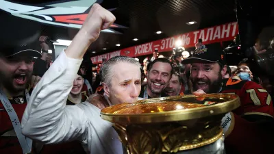 Боб Хартли, ХК Авангард