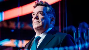«Магнитку» едет спасать канадский тренер. Пелино любят игроки, только он может погасить конфликты