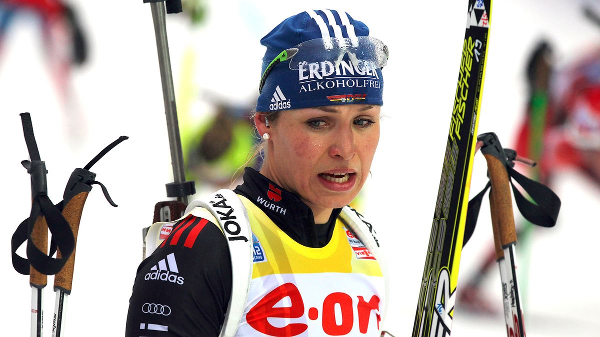 Великую биатлонистку замучили сталкеры: ее находили повсюду. Нойнер плакала и вздрагивала, когда звонил телефон