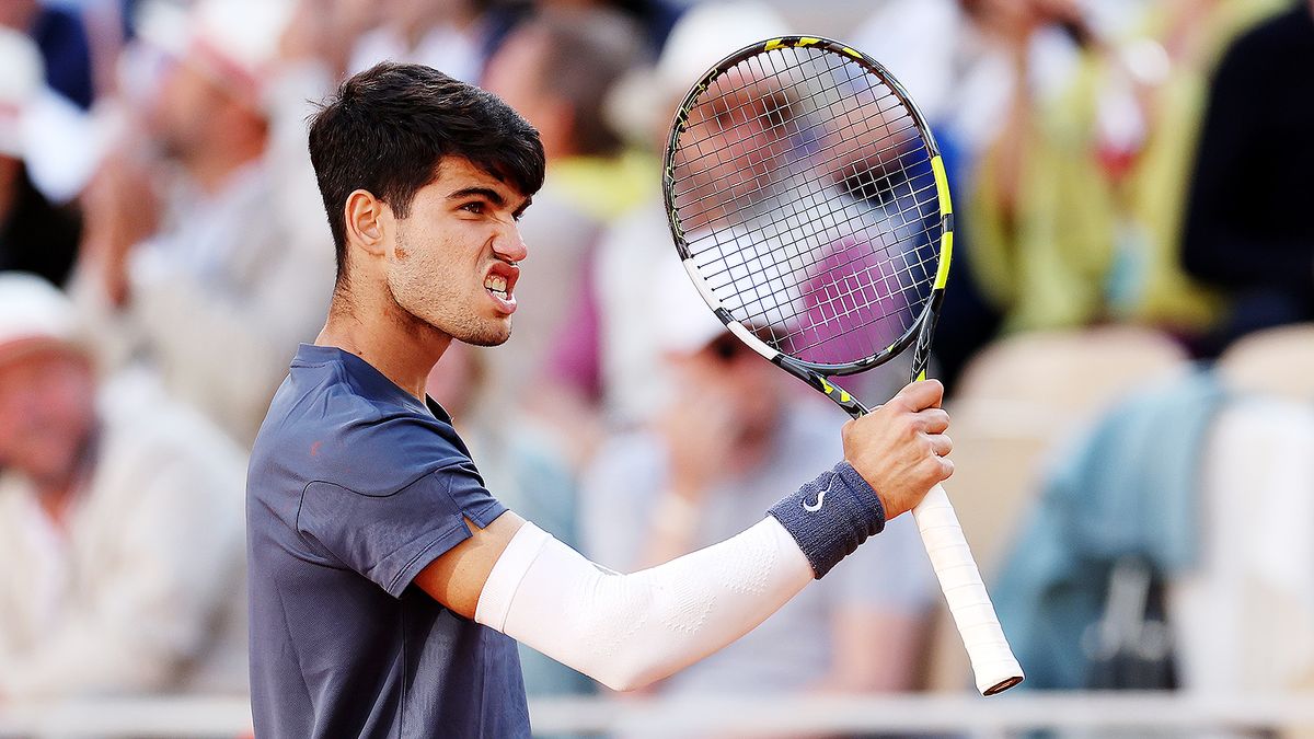 Алькарас вышел в четвертьфинал турнира в Дохе и сыграет с Хачановым