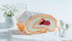Школьники СССР обожали необычный рулет с желе: как приготовить его дома — рецепт сохранился
