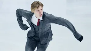 Русско-канадский фигурист устроил настоящий пожар в Финляндии. Разделался с олимпийским призером Кагиямой
