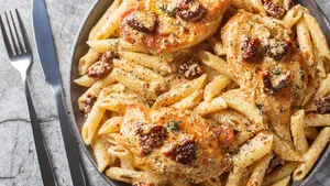 Приготовила курицу по завирусившемуся рецепту из соцсетей: настолько вкусная, что из-за нее зовут замуж