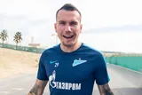 Заболотный заставил футболистов «Зенита» валяться от смеха, упав после столкновения с манекеном