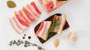 Этот мясной продукт — настоящий чемпион по содержанию витаминов: 5 причин начать есть сало этой осенью