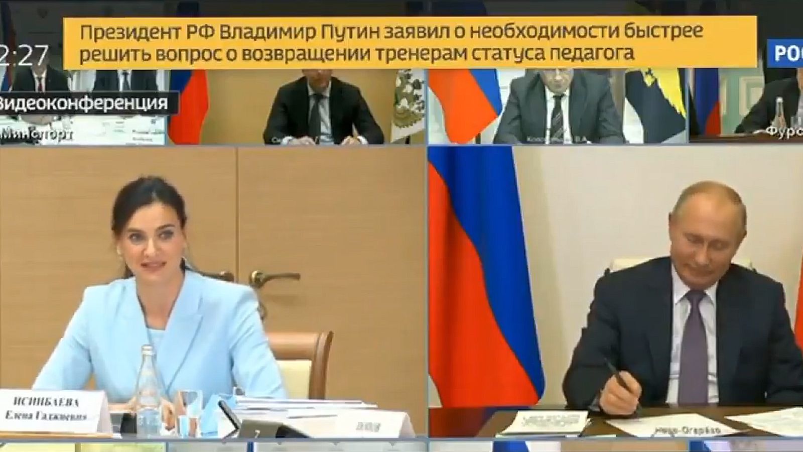 джо байден упал на трапе. послание президента федеральному собранию 2020. учитель выступила перед путиным. учитель выступила перед путиным. учитель выступила перед путиным.