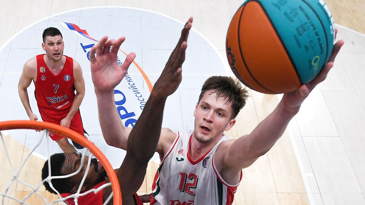 Российский баскетболист Елатонцев подписал контракт с командой университета США