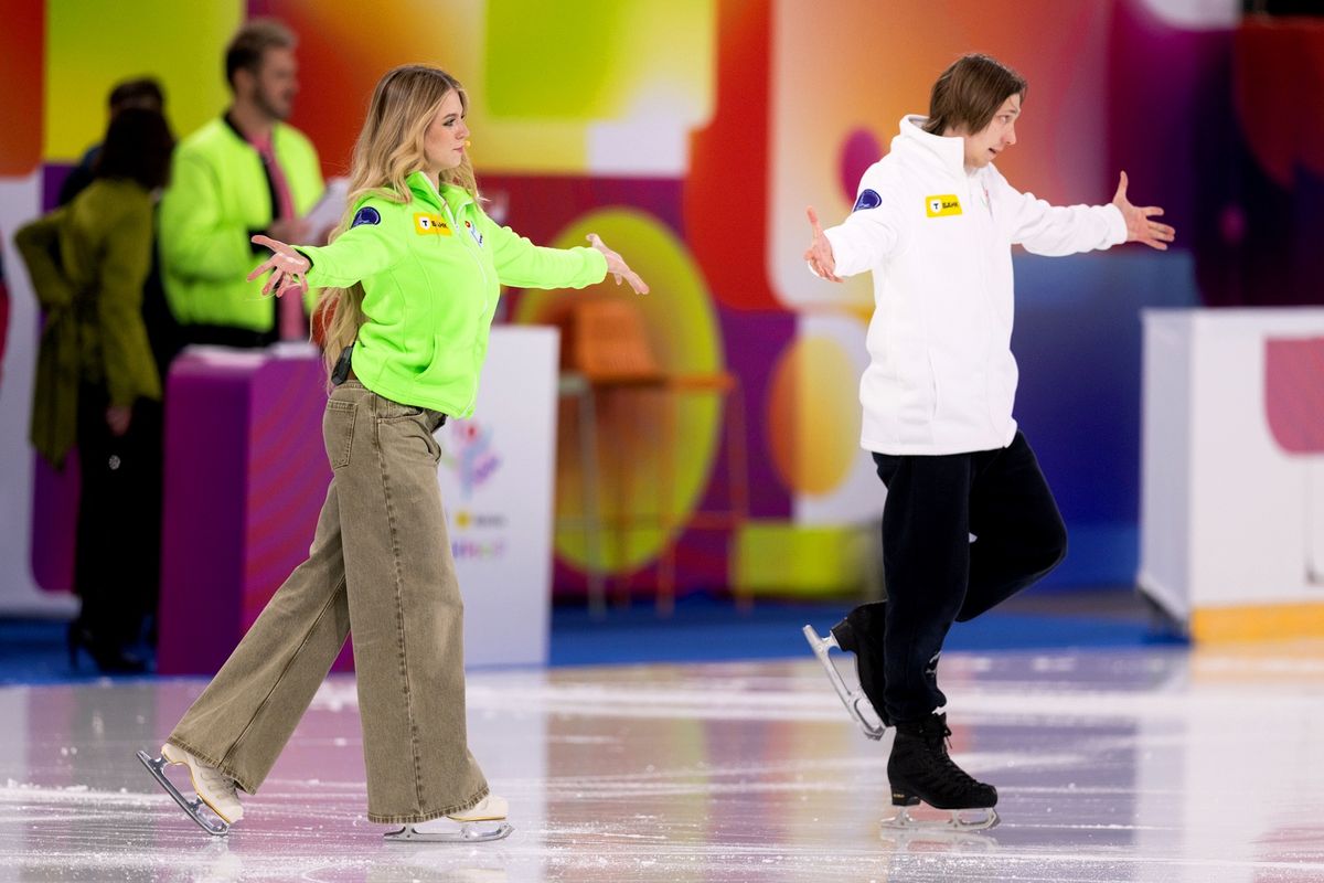 Губки бантиком Щербаковой, синие очки Косторной, Трусова в будоражащем топе. Воссоединение великого трио ТЩК: Фото