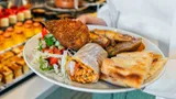 Что нельзя есть на шведском столе в жару — эти продукты могут испортить весь отпуск
