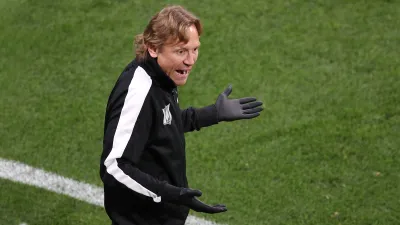 Валерий Карпин