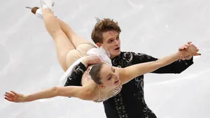 Русские тинейджеры Бойкова и Козловский внезапно выиграли Skate Canada. Они порвали чемпионов России