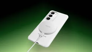 Ультратонкий Tecno Spark 40 Pro+ подешевел до 15000: у него яркий AMOLED-экран на 144 Гц и беспроводная зарядка