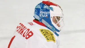 Ему предложили предать товарищей за 5 тысяч рублей и машину «Лада»! История о вратаре Червякове 