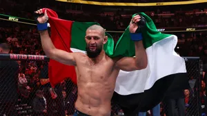 В UFC устроили ремейк супербитвы Конора и Хабиба. Все о бое Хамзат Чимаев — Шон Стрикленд