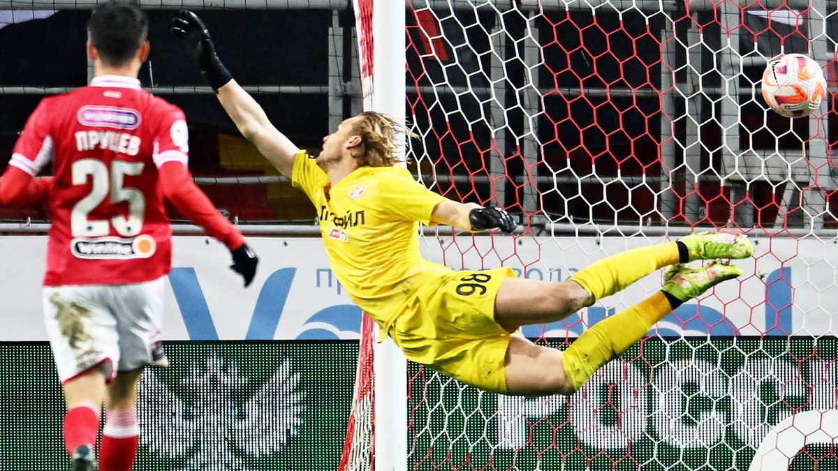 Тренер сборной России назвал вратаря «Спартака» готовым для Европы: «Ему невозможно забить»