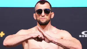 Король кунг-фу проведет бой в UFC за 10 дней до 42-летия. Великий Салихов подерется с опытным австралийцем 