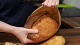 Не выкидывайте засохший хлеб: эти простые способы помогут сделать его свежим и мягким за несколько минут
