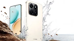 Новый Honor X7d с батареей 6500 мАч продают от 11350: у него прочный корпус, чип Qualcomm и кнопка для AI-функций