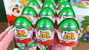 В России появились «Киндер Сюрпризы» с игрушками из Minecraft: где их купить