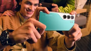 Уже дешевле 21000: TECNO Camon 40 Pro 5G круче новой серии — у него 12 ГБ оперативки, экран 144 Гц и защита IP69