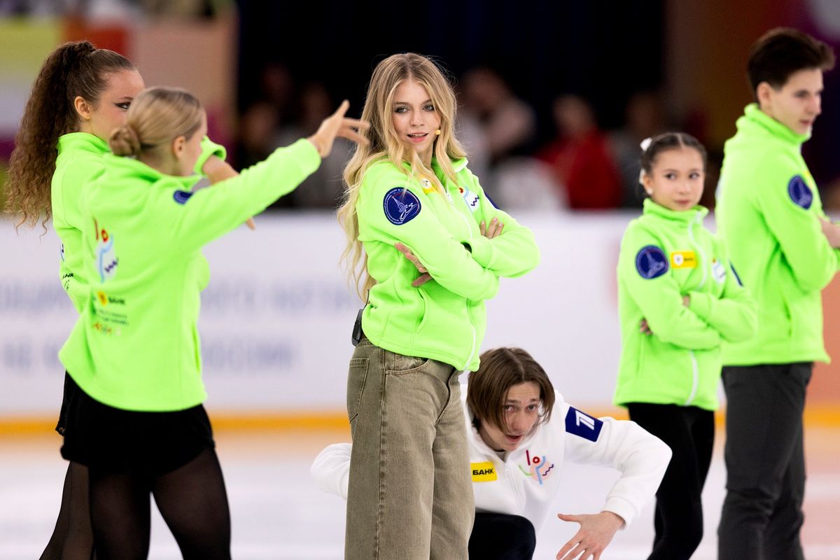 Губки бантиком Щербаковой, синие очки Косторной, Трусова в будоражащем топе. Воссоединение великого трио ТЩК: Фото