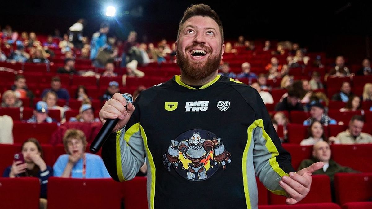 Журналист Sport24 прокомментировал матч КХЛ в новосибирском кинотеатре: «Заполнили все залы хоккейными фанатами»