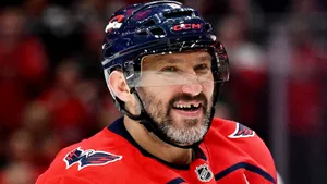 Овечкин получил подарок от фанатки — любимую вредную еду! Как дела у русских хоккейных звезд в Америке