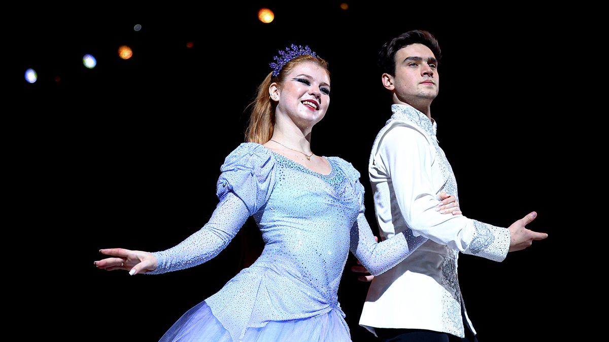 Трусова перепрыгала Щербакову и взяла сына, Гном Гномыч схватился за ружье, женское сальто. Шоу Плющенко в Питере