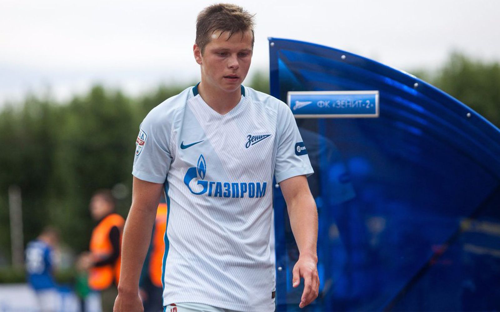 Он тренируется 24 7 чтобы стать целителем