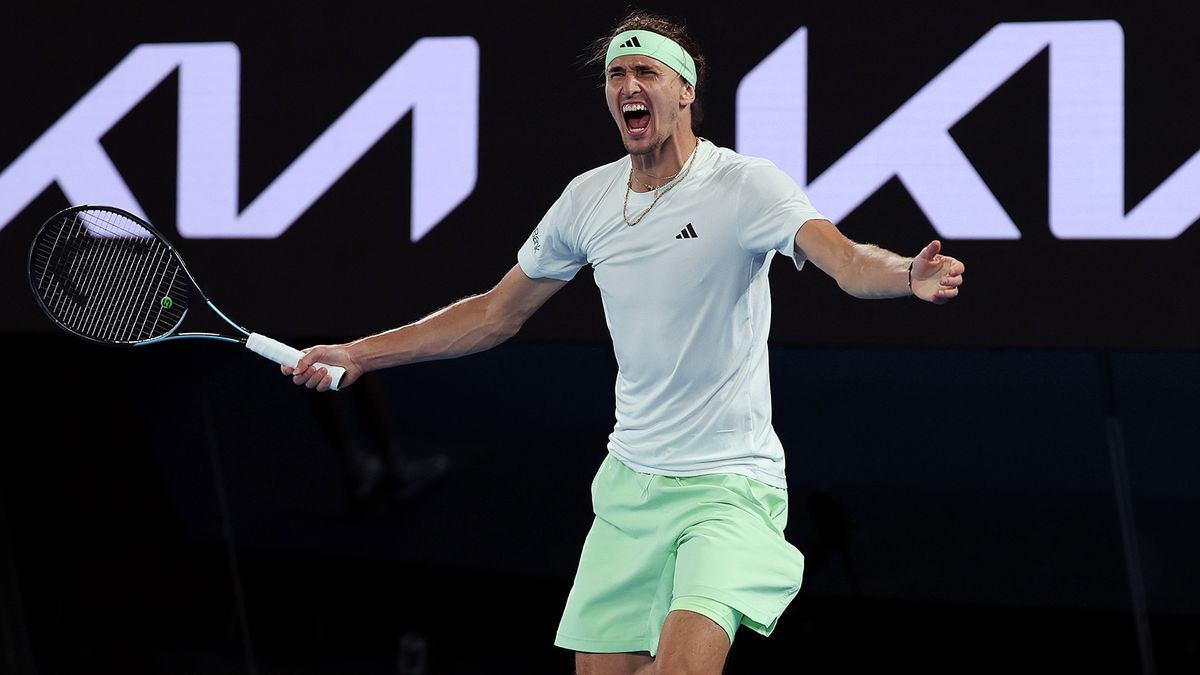 Зверев вышел в четвертьфинал «Мастерса» в Париже и сыграет с Медведевым