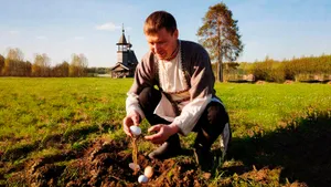 Необычная традиция наших предков на Пасху: зачем они закапывали в землю скорлупу от освященных яиц