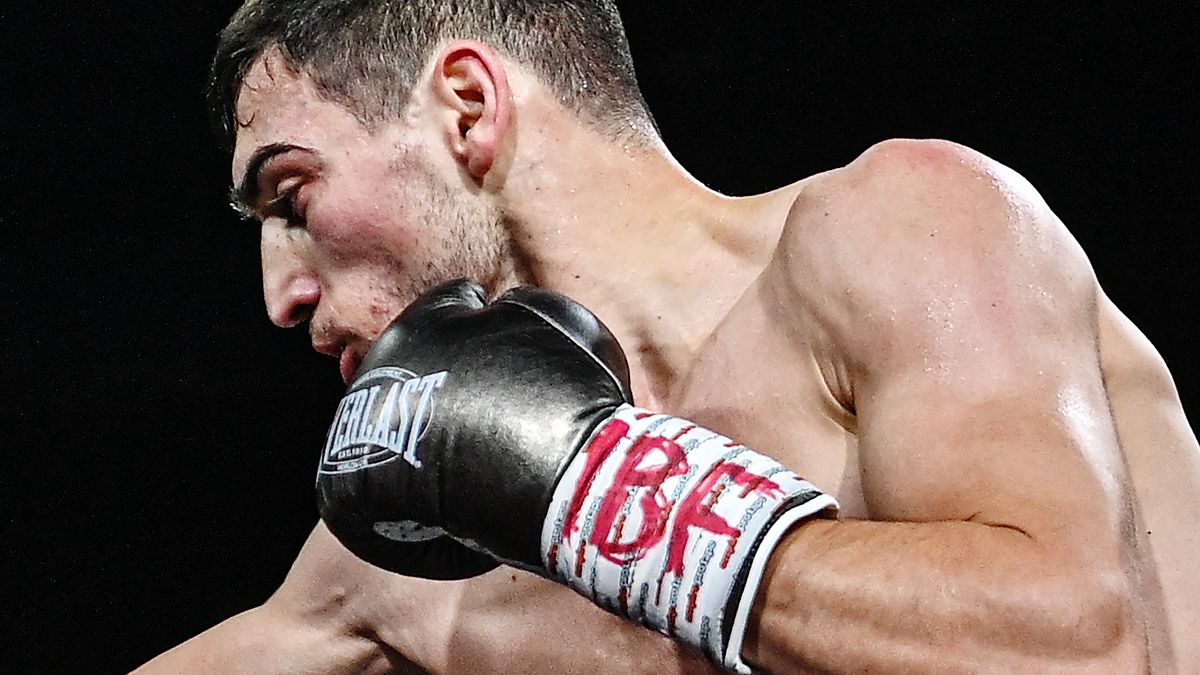 Два россиянина возглавили рейтинги WBA в своих дивизионах