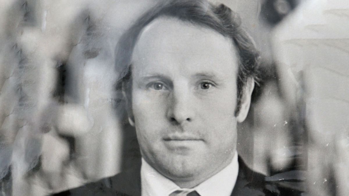 Он был ребенком, когда потерял отца и маму, его не взяли в училище, но он стал героем для города. История Андреева