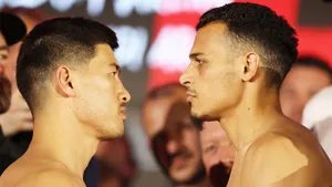 Букмекеры предсказали яркую победу Бивола в бою с Зинадом за пояса WBA Super и IBO