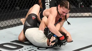 В UFC появилась первая девушка из Узбекистана. Шакирова проиграла топовой американке Мерфи, попавшись на удушающий