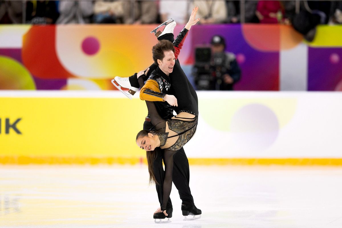 Губки бантиком Щербаковой, синие очки Косторной, Трусова в будоражащем топе. Воссоединение великого трио ТЩК: Фото