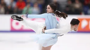 Заслуженные русские фигуристы побеждают с отрывом в 27 баллов. Они этому искренне радуются