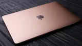 Культовый MacBook Air на чипе Apple M1 сливают за 53000: он современно выглядит, весит 1,3 кг и актуален до сих пор