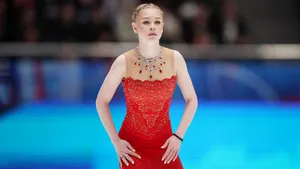 Русская фигуристка после дикой травмы с двумя четверными на подиуме чемпионата России. Блеск на фоне Петросян