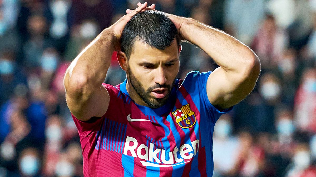 Агуэро получил серьезную травму в матче ветеранских команд. Его унесли с поля