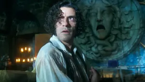 Посмотрела новую экранизацию «Франкенштейна» от Гильермо дель Торо: от красоты сносит крышу, но есть жирный минус