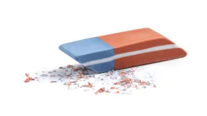 Теперь понятно, зачем ластику нужна та самая синяя часть: вовсе не для стирания ручки