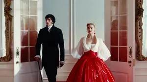 Посмотрел фильм «Грозовой перевал»: Марго Робби и Джейкоб Элорди высекают искры, но этого мало