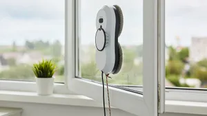 Моем окна правильно: недорогие роботы-мойщики BQ, Xiaomi, Hobot с AI-технологиями и дистанционным управлением 