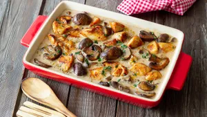 Этот рецепт подсмотрела у шефа дорогого ресторана: вкусный и диетический жюльен с курицей