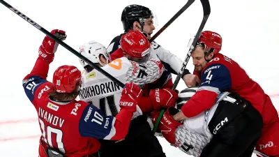 ХК Локомотив Ярославль, ХК Авангард