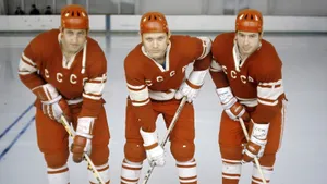 На них молился весь СССР, но вдруг их стали обвинять в эгоизме! История провала легендарной тройки Харламова