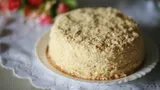 Этот торт в СССР часто покупали на День Победы — сейчас не продается, но можно приготовить: рецепт «Подарочного»