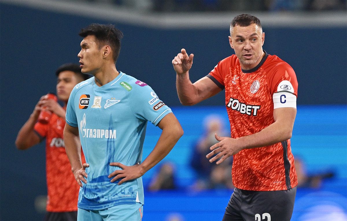 «Акрон» играет в меньшинстве с 15-й минуты матча против «Зенита»